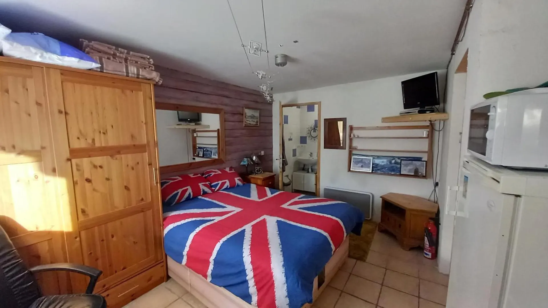 Ski Chalet - Chez Helene Ski Fb Montagny